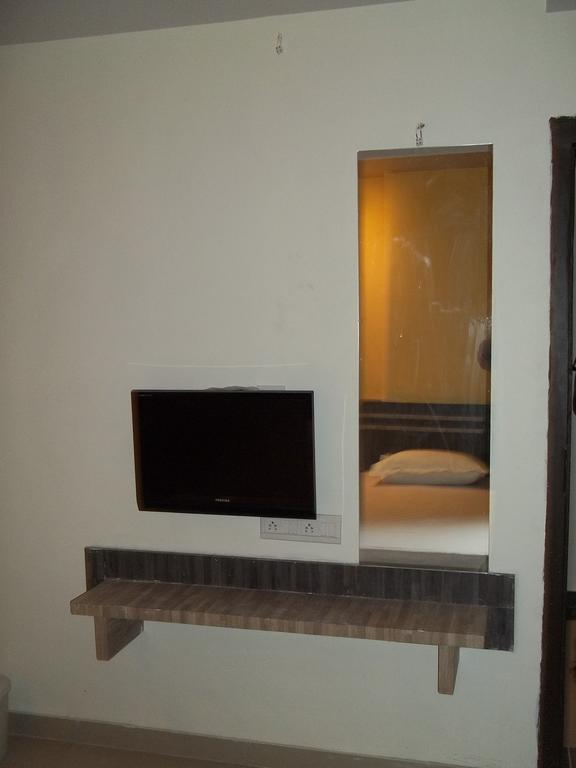 Hotel Sapphire Junagadh Dış mekan fotoğraf