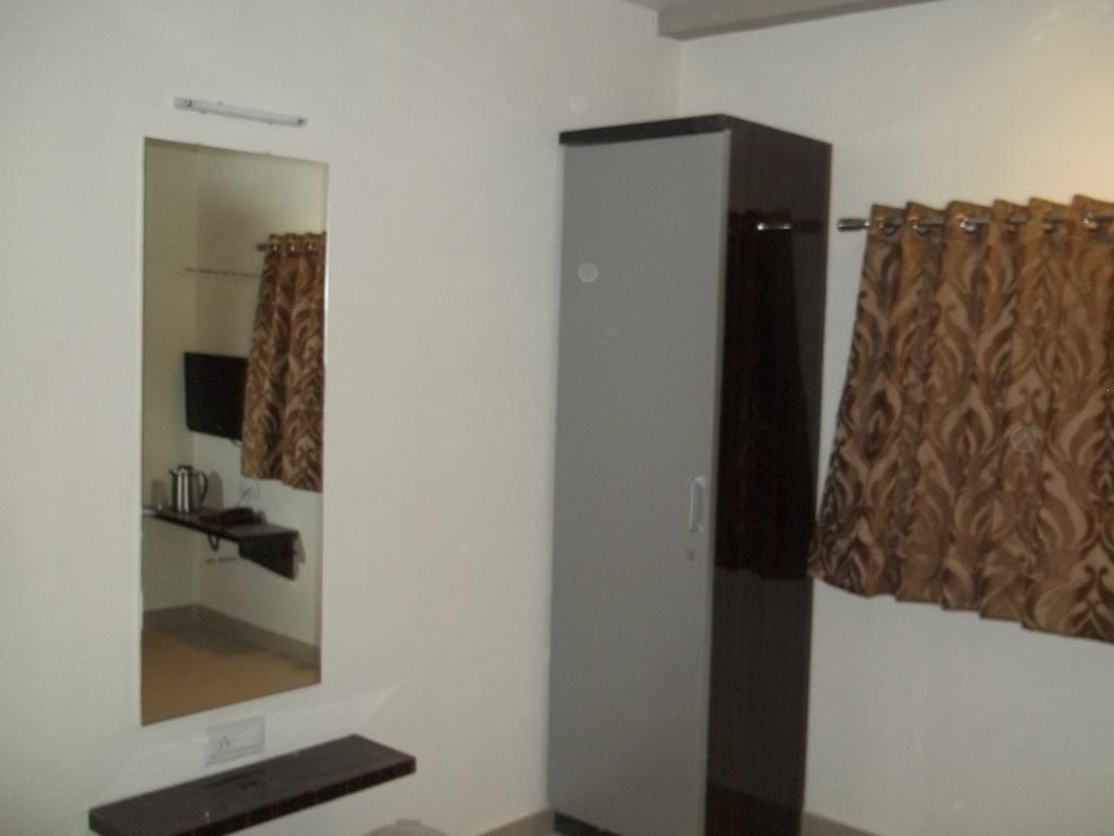 Hotel Sapphire Junagadh Dış mekan fotoğraf