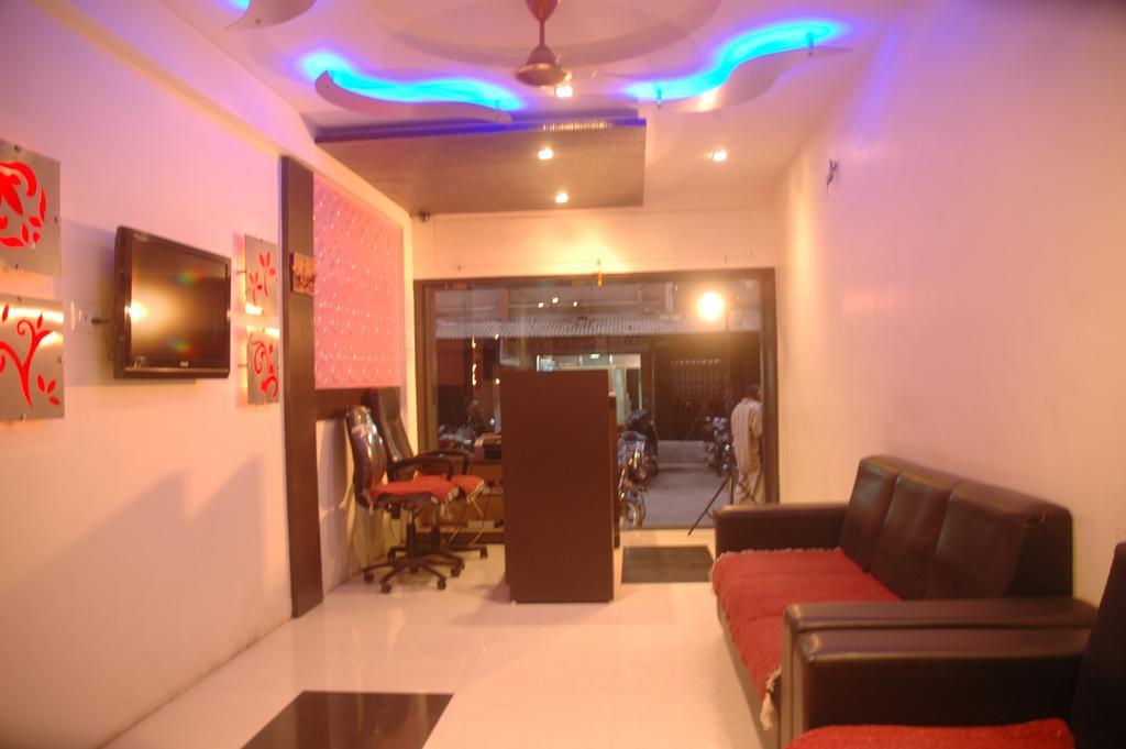 Hotel Sapphire Junagadh Dış mekan fotoğraf