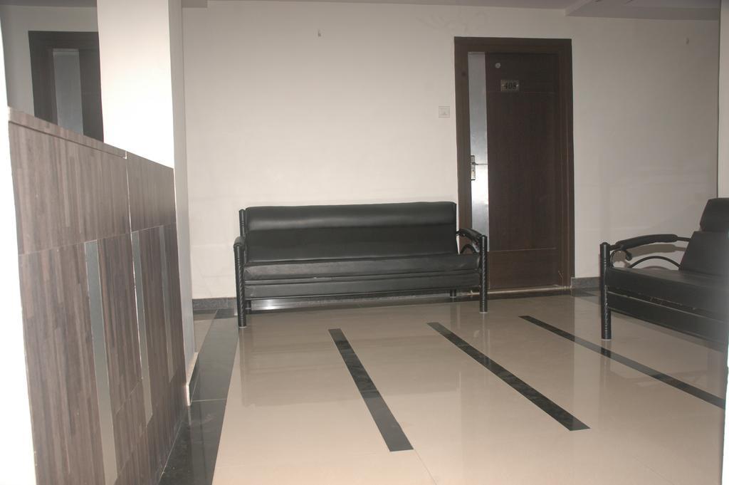 Hotel Sapphire Junagadh Dış mekan fotoğraf