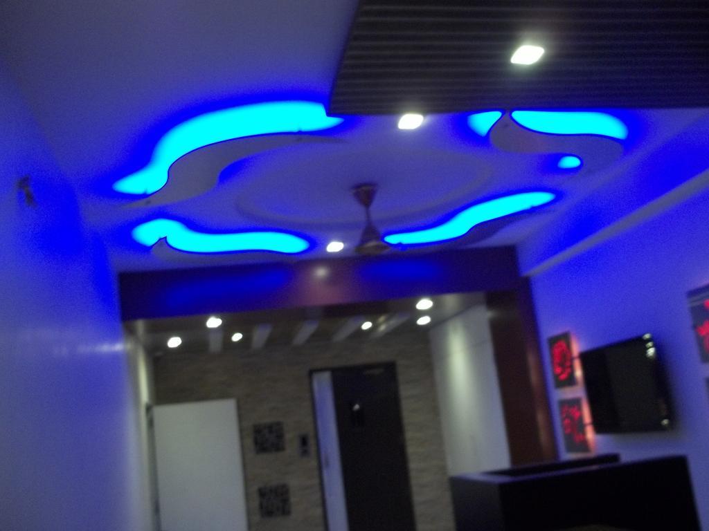 Hotel Sapphire Junagadh Dış mekan fotoğraf