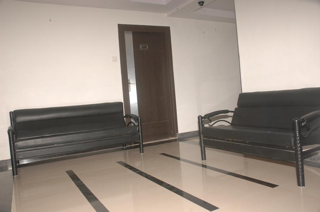 Hotel Sapphire Junagadh Dış mekan fotoğraf