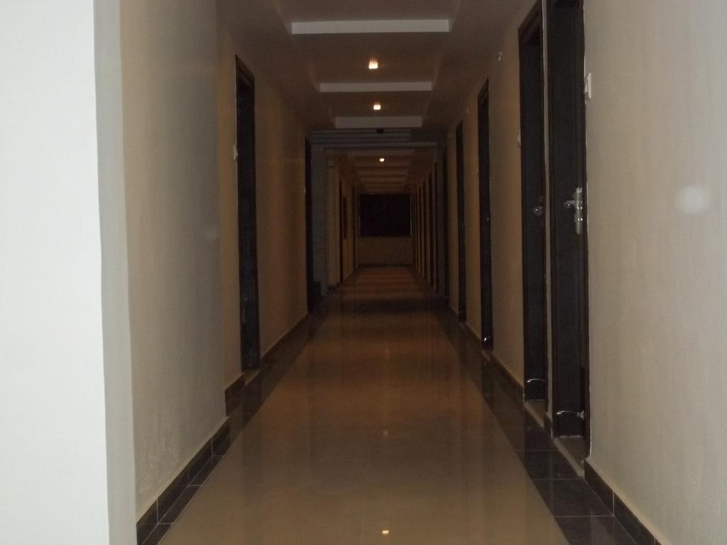 Hotel Sapphire Junagadh Dış mekan fotoğraf