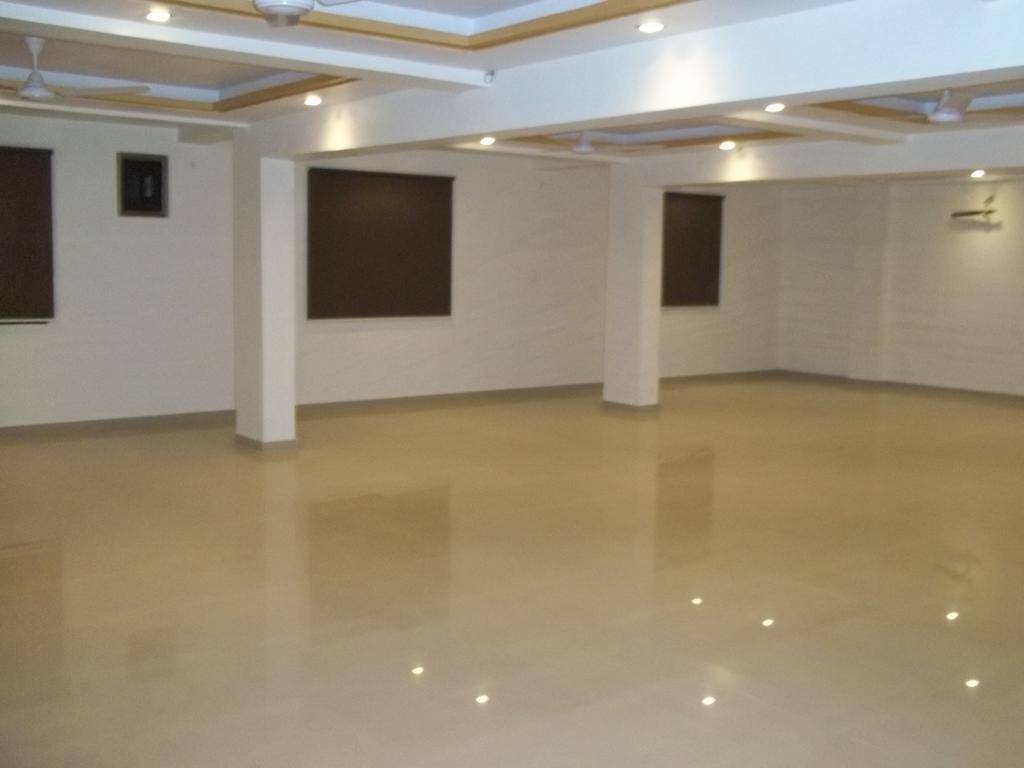 Hotel Sapphire Junagadh Dış mekan fotoğraf