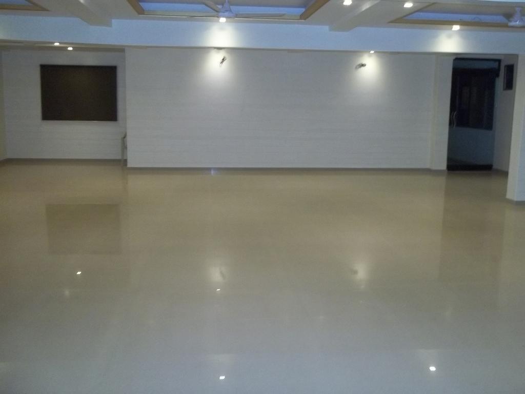 Hotel Sapphire Junagadh Dış mekan fotoğraf