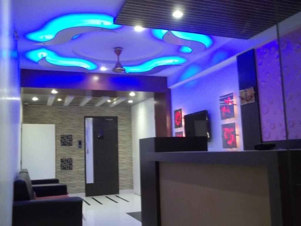 Hotel Sapphire Junagadh Dış mekan fotoğraf