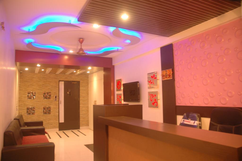 Hotel Sapphire Junagadh Dış mekan fotoğraf