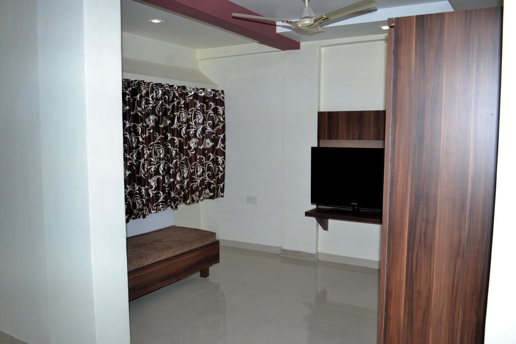 Hotel Sapphire Junagadh Dış mekan fotoğraf