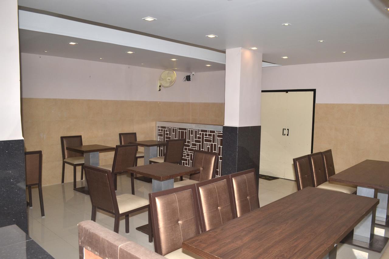 Hotel Sapphire Junagadh Dış mekan fotoğraf