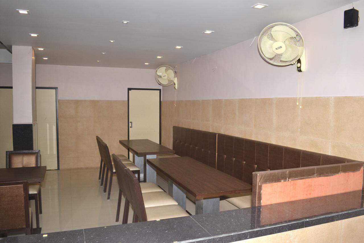 Hotel Sapphire Junagadh Dış mekan fotoğraf