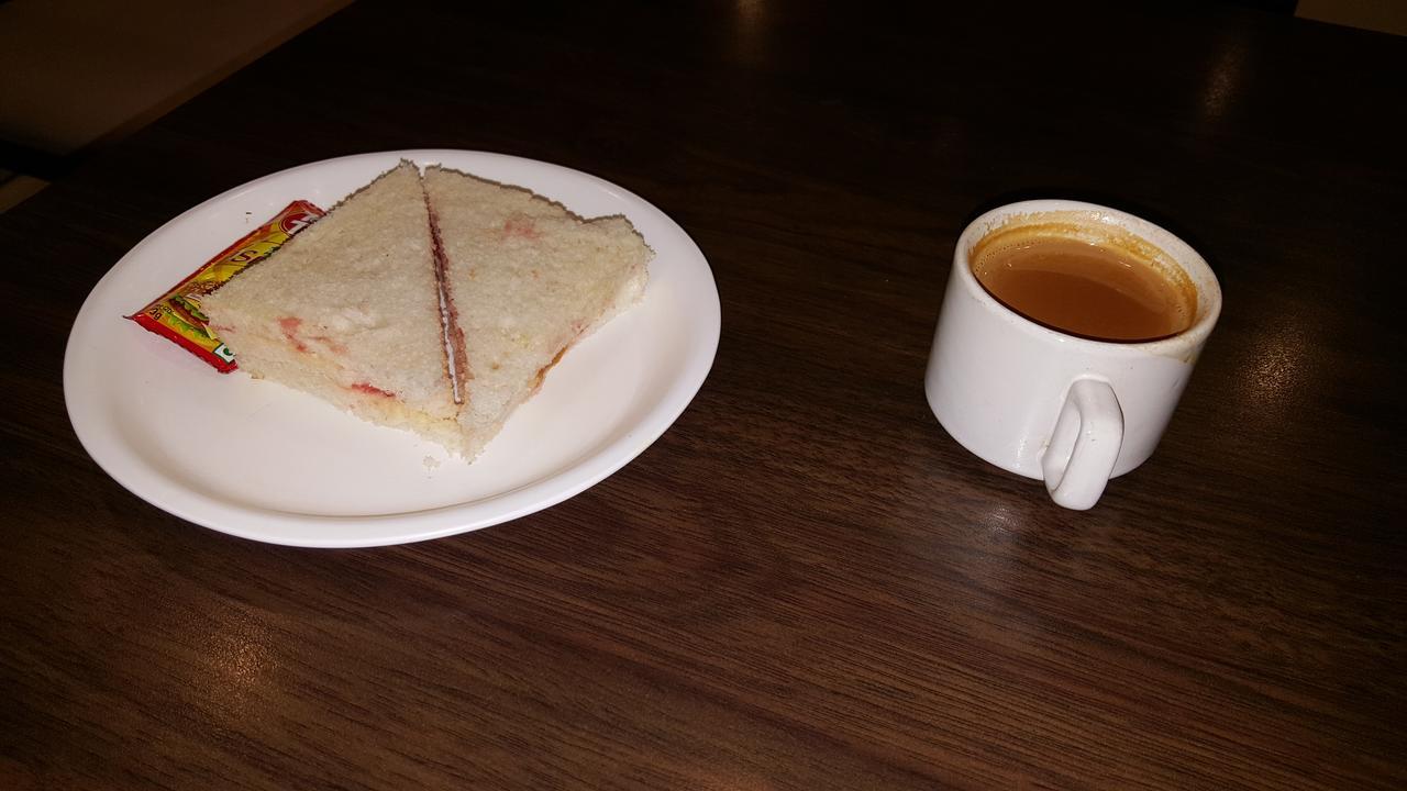 Hotel Sapphire Junagadh Dış mekan fotoğraf