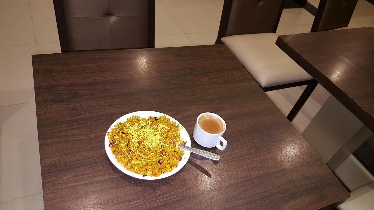 Hotel Sapphire Junagadh Dış mekan fotoğraf
