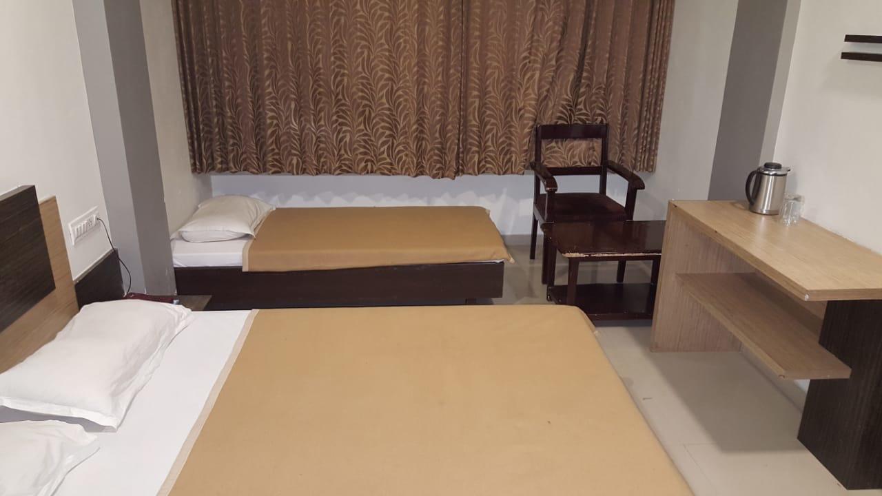 Hotel Sapphire Junagadh Dış mekan fotoğraf