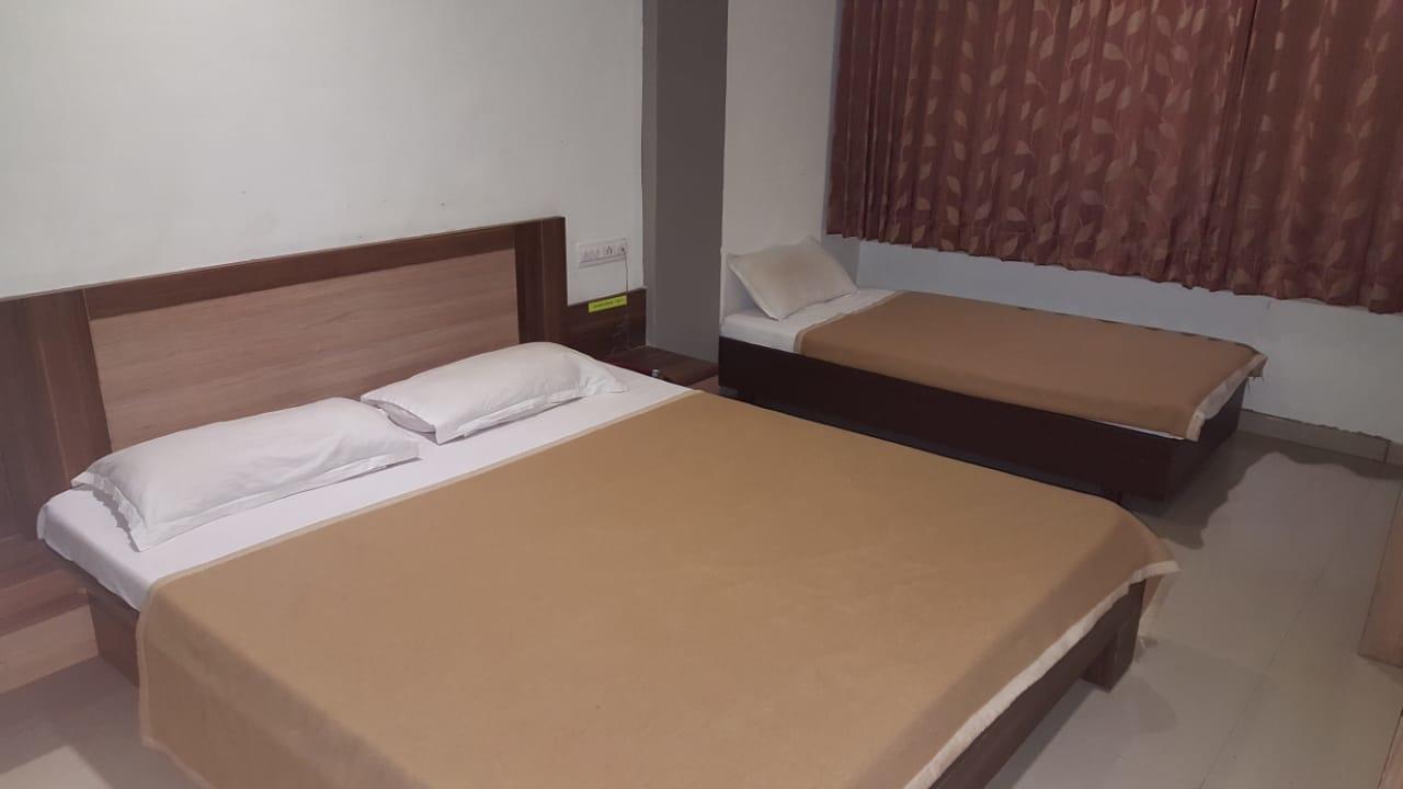Hotel Sapphire Junagadh Dış mekan fotoğraf